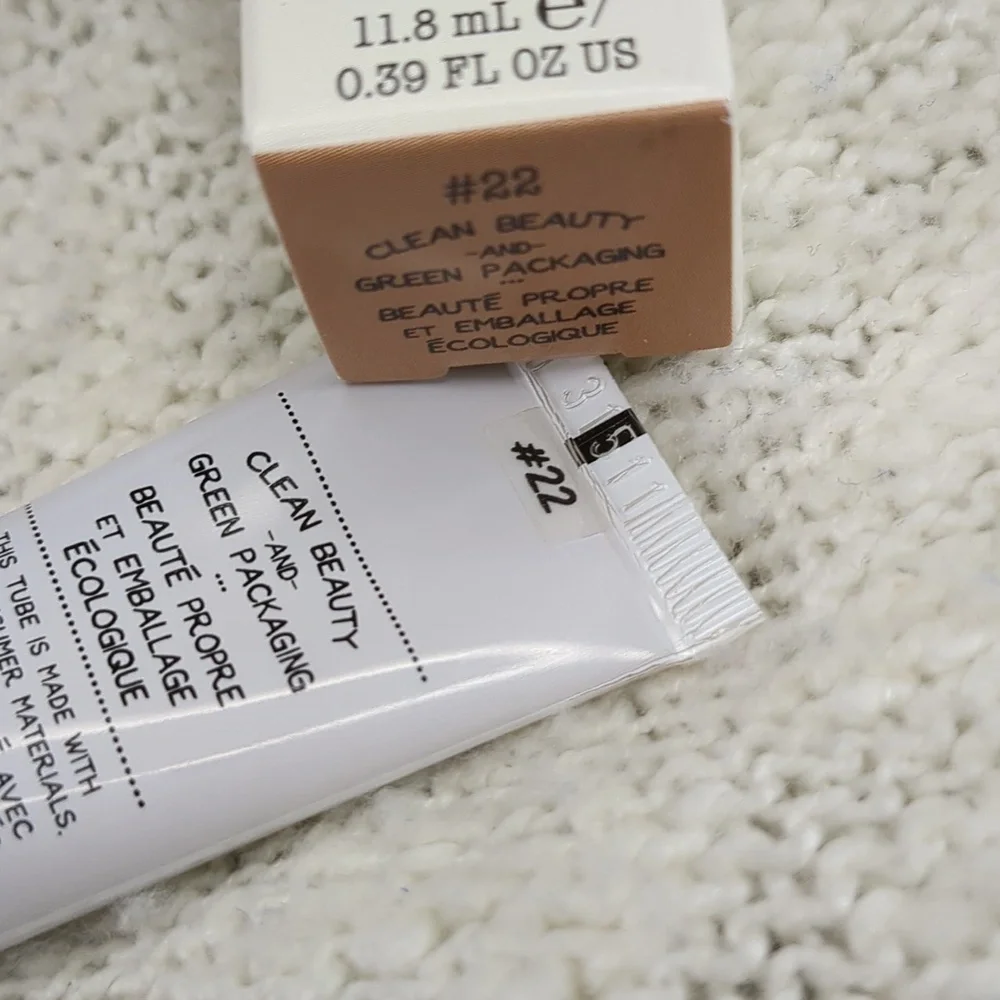 theBalm Cosmetics Anne T. Dotes Liquid Concealer in #22 Light to Medium, 9g/0.32